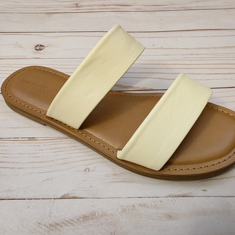 Universal Thread Cream Slide Sandals